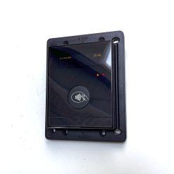 Ansicht von Vorne cVEND Box+ mit Display zur rückseitigen Montage